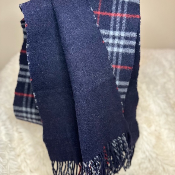 Burberrys of London 100% Cashmere - Picture 2 of 2